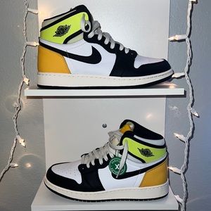 Nike Air Jordan Mid Volt Shoe. StockX Verified WITH TAG ATTACHED